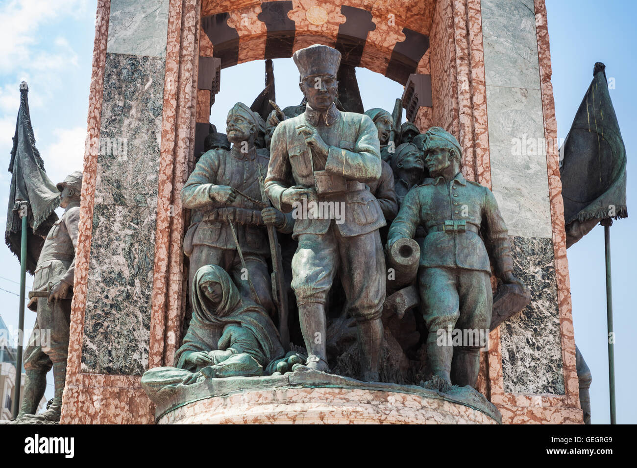 Das Republik-Denkmal am Taksim Platz, Closeup Fragment mit Atatürk Statue. Komplett im 8. August 1928 Stockfoto