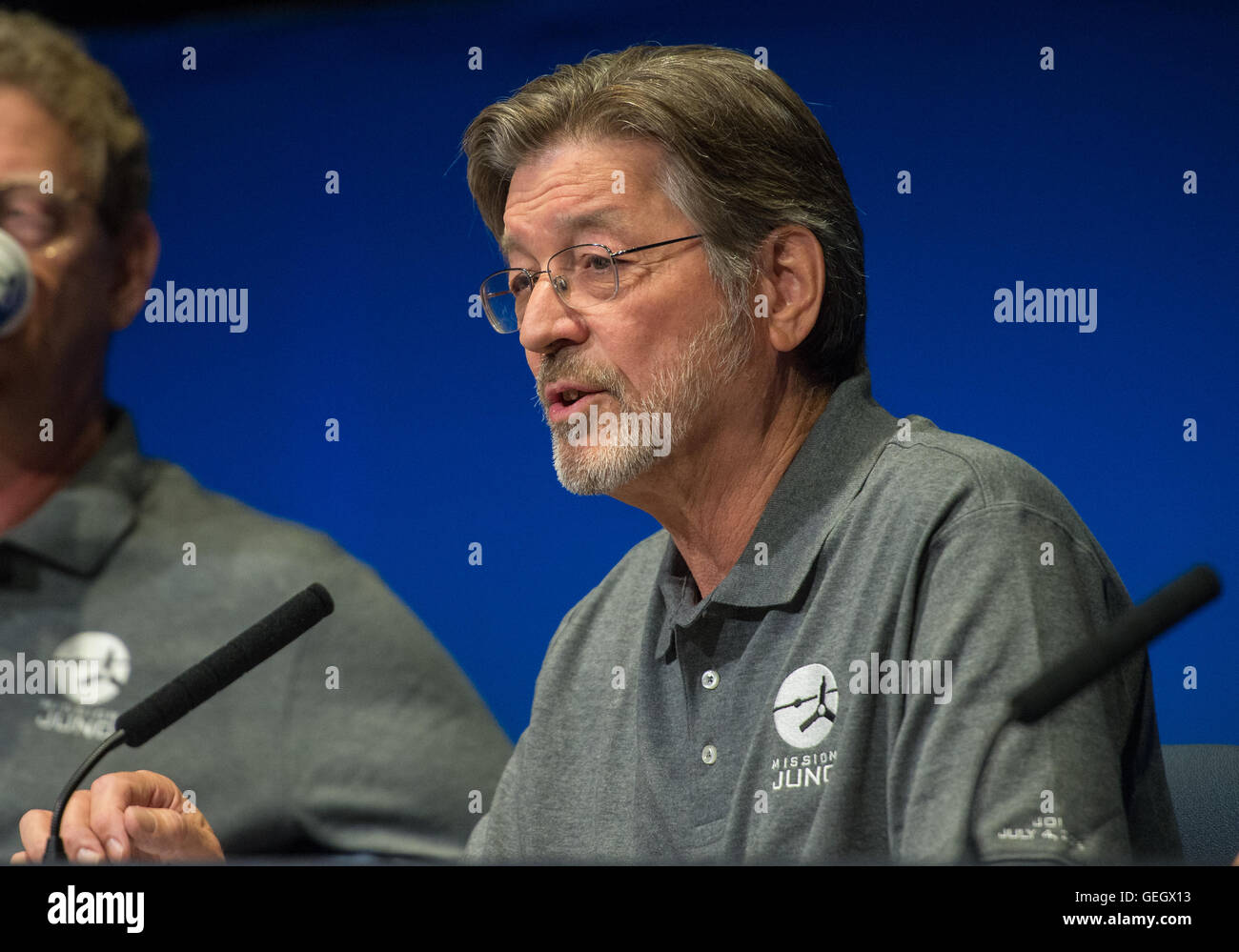 In einem Nachrichtenbriefing für die Juno-Mission der NASA wurden das Antriebssystem des Raumschiffs, der Fortschritt der Mission und die Untersuchung der Jupiteratmosphäre erörtert. Das Briefing fand im Jet Propulsion Laboratory in Pasadena, KALIFORNIEN, statt. Stockfoto