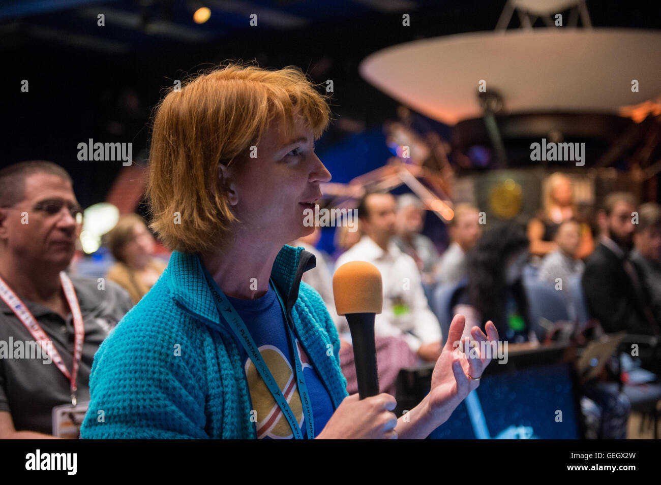 Juno bereitet sich auf seine Jupiter-Orbit-Insertion (JOI) im Jet Propulsion Laboratory der NASA in Pasadena, Kalifornien, vor. Die Mission wird Jupiters Atmosphäre, das Magnetfeld und die Zusammensetzung untersuchen. Stockfoto