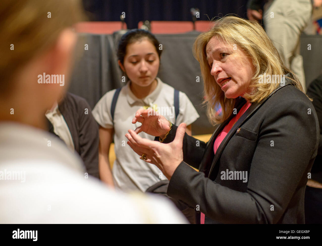 Die NASA Women in Action-Veranstaltung im Goddard Space Flight Center feierte die Beiträge von Frauen in der Weltraumforschung und DEN MINT-Feldern. Schlüsselfiguren wie Ellen Stofan nahmen Teil, betonten ihre Erfolge und förderten zukünftige Chancen. Stockfoto