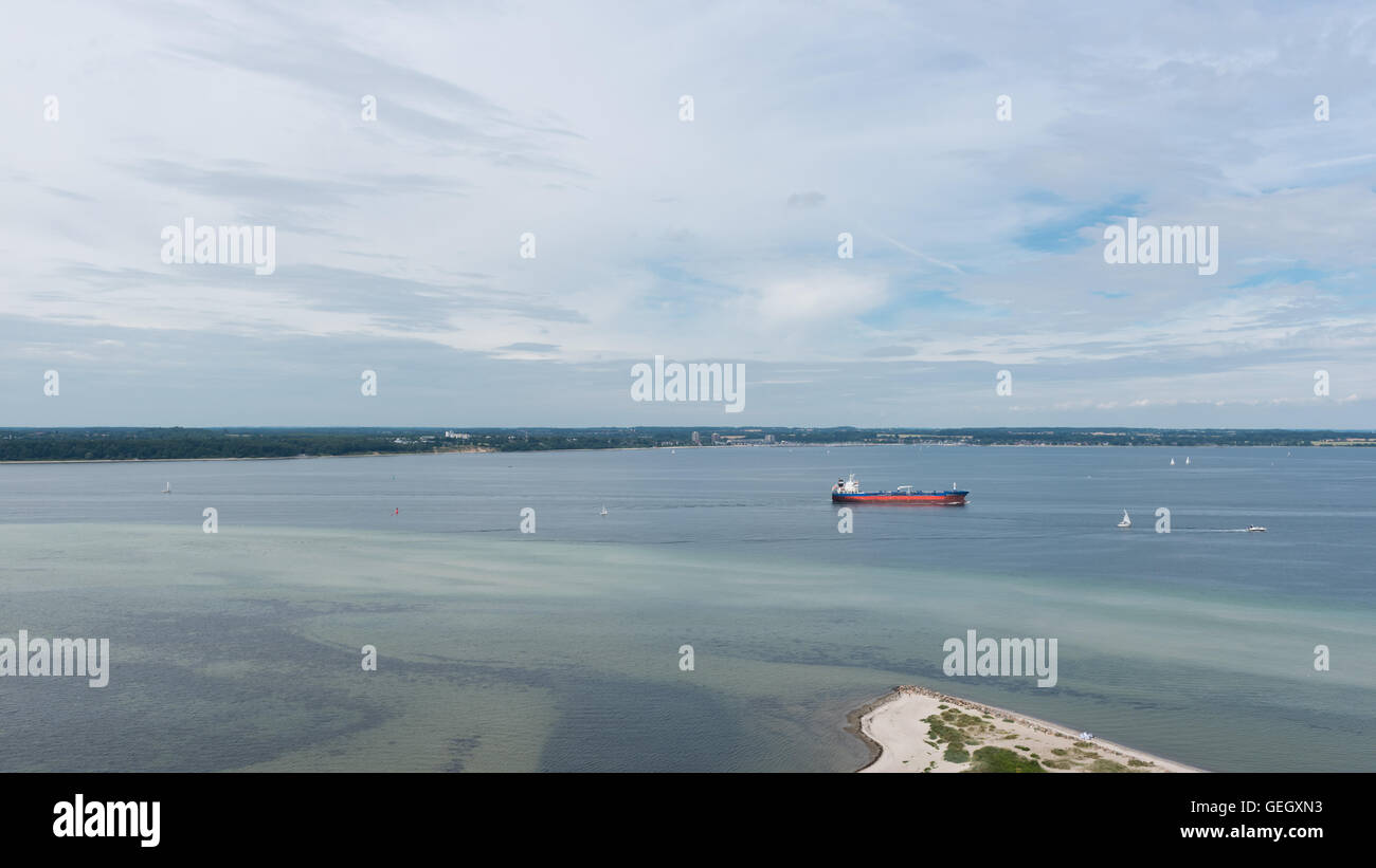 Vogelperspektive in Laboe West in Richtung Kiel über die Ostsee Stockfoto