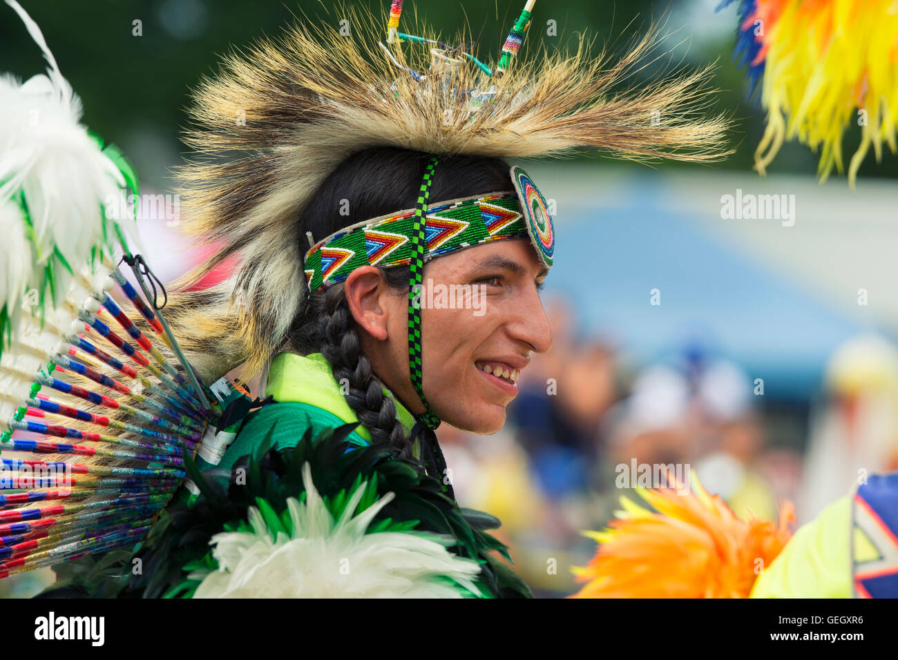 Pow Wow Native Dancer in traditioneller Tracht auf den sechs Nationen der Grand River-Champion der Champions Powwow, Ohsweken Kanada Stockfoto