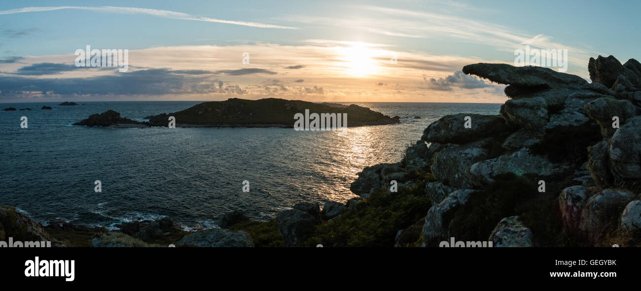 Gweal Insel bei Sonnenuntergang, wie von Bryher, Isles of Scilly gesehen Stockfoto