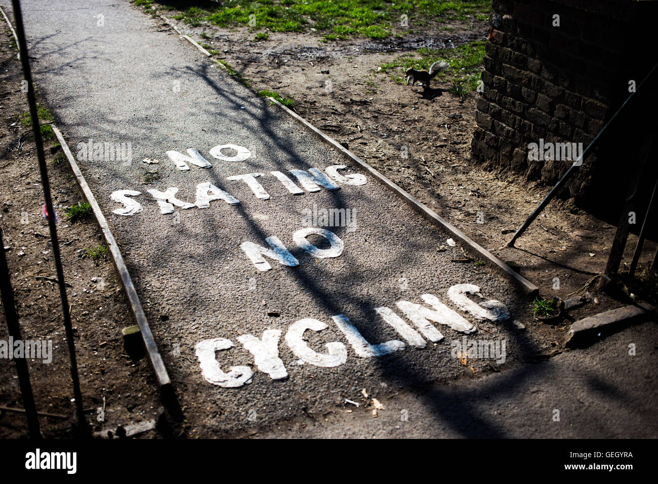 "Keine Skating, Radfahren Nr." melden in Primrose Hill, North London. Stockfoto