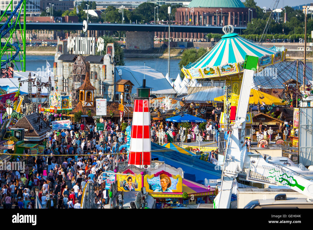 Größte Messe auf dem Rhein, mehr als 4 Millionen Besucher, mit vielen modernen Fahrgeschäften, Bierzelten, Düsseldorf, Deutschland Stockfoto