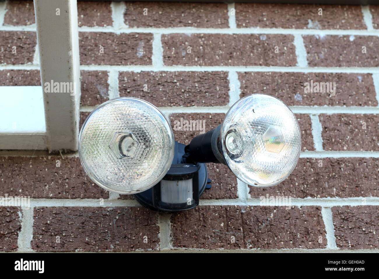 Home-Security Sensor Licht im Freien auf Ziegelwand in Melbourne Victoria Australien Stockfoto