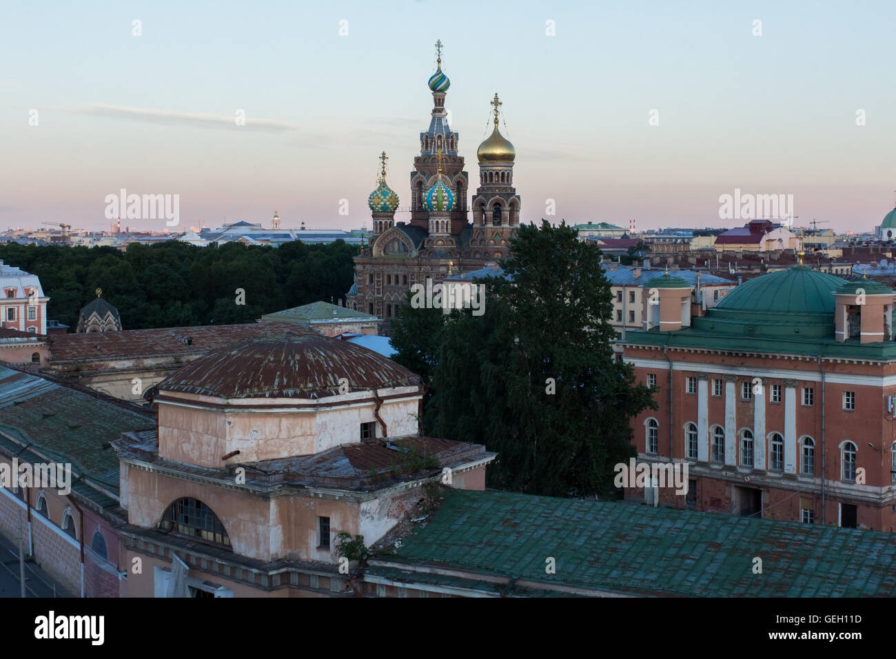 Skyline von St. Petersburg mit Kirche des Retters auf Blut Stockfoto