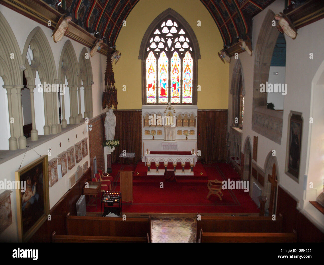 Innen und außen 'St Elizabeth römisch-katholische Kirche"in Ministeracres-Retreat-Zentrum in Northumberland U.K Stockfoto