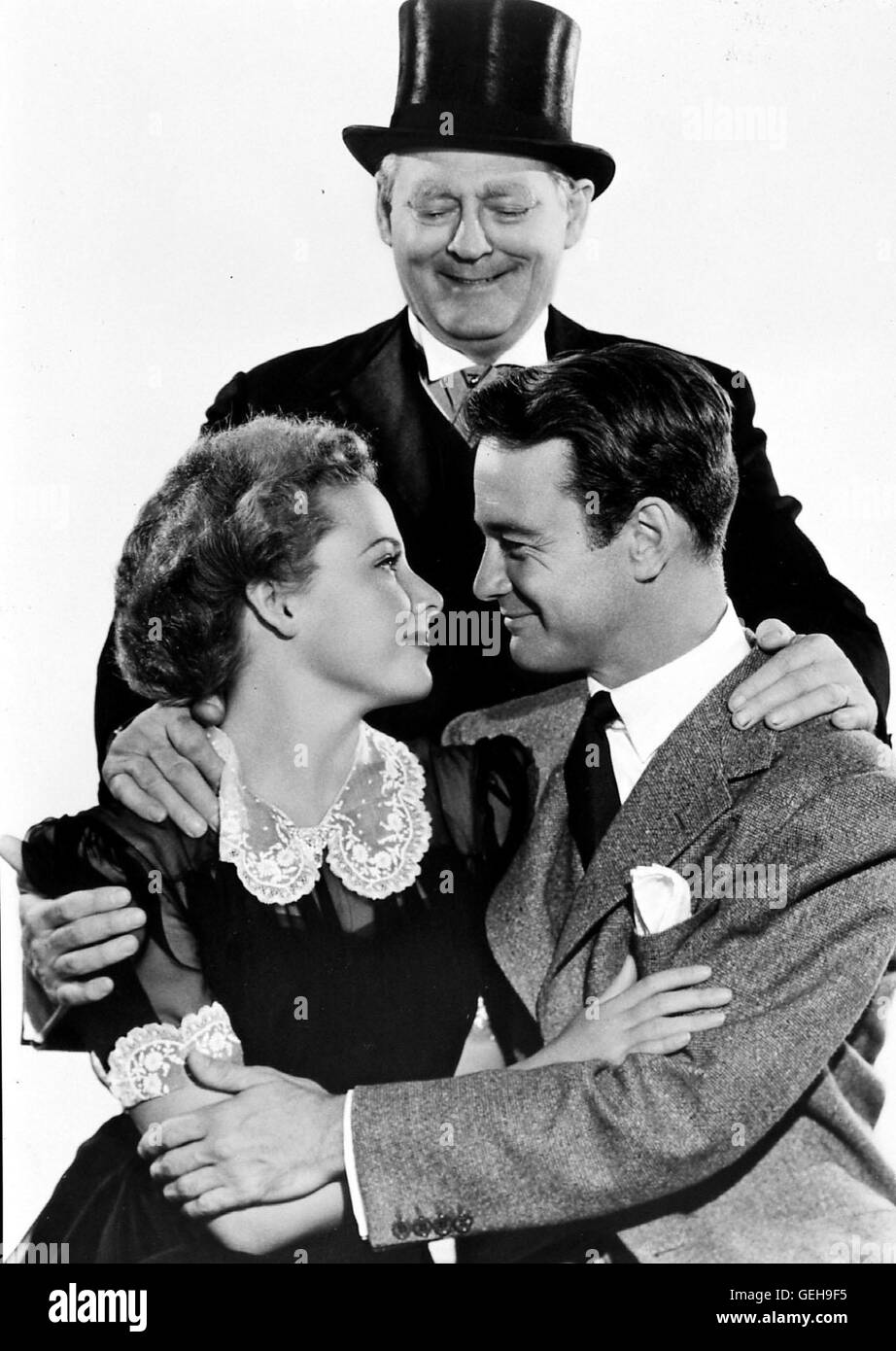 Laraine Day, Lionel Barrymore, Lew Ayres Dr. Leonard Gillespie (Lionel Barrymore, m) Freut Sich, Dass Dr. Kildare (Lew Ayres, R) Vergütungspolitik Seine Langjaehrige Verlobte Mary Lamont (Laraine Day) Jahrmarktssängerin wird. Lokalen Caption *** 1941, Dr. Kildare Hochzeit Stockfoto