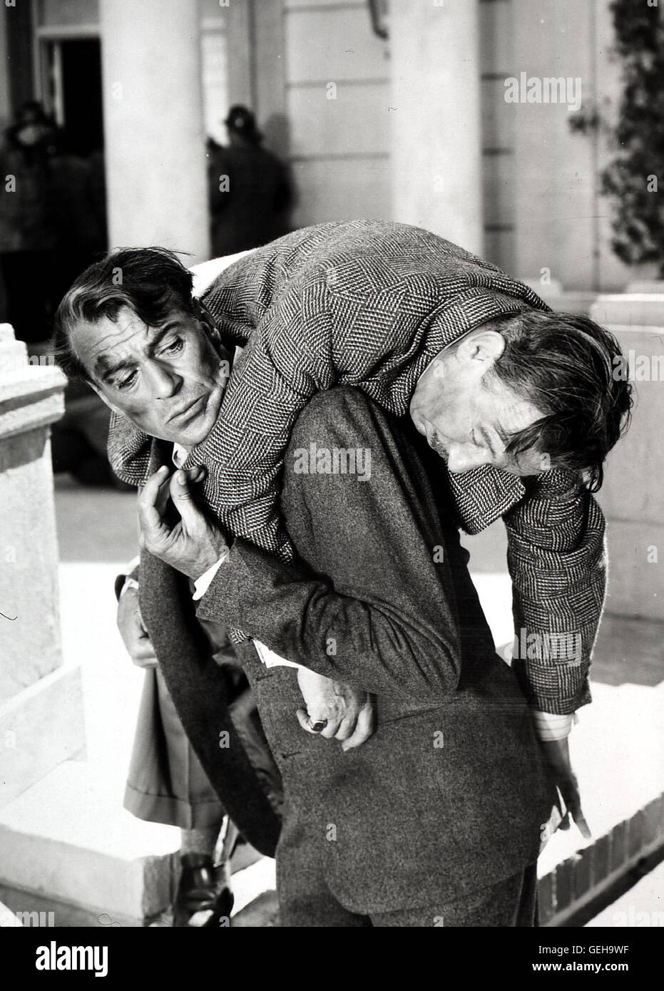 Gary Cooper, Edmund Breon Auch Browns (Gary Cooper) Fernsehumsetzer Schwiegervater "Mr Dury (Edmund Breon) ist von Dem"Freudigen Ereignis"Buchstaeblich Erschlagen.     Lokalen Caption *** 1944, Casanova Brown, So Ein Papa Stockfoto