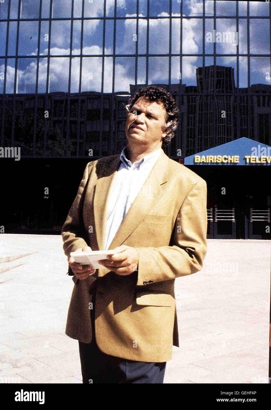 Gerhard Polt Nonne Wendet Sich Ernst Held (Gerhard Polt) Seiner Dichterkarriere Zu... *** lokalen Caption *** 1991, Herr Ober!, Herr Ober! Stockfoto