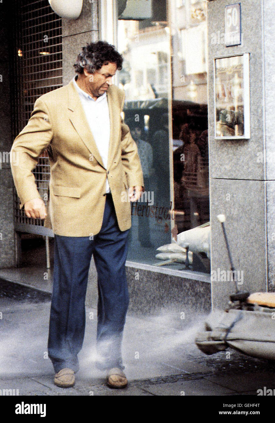 Ernst Held (Gerhard Polt) *** lokalen Caption *** 1991, 1990er, 1990er Jahre Film, Herr Ober!, Herr Ober! Stockfoto