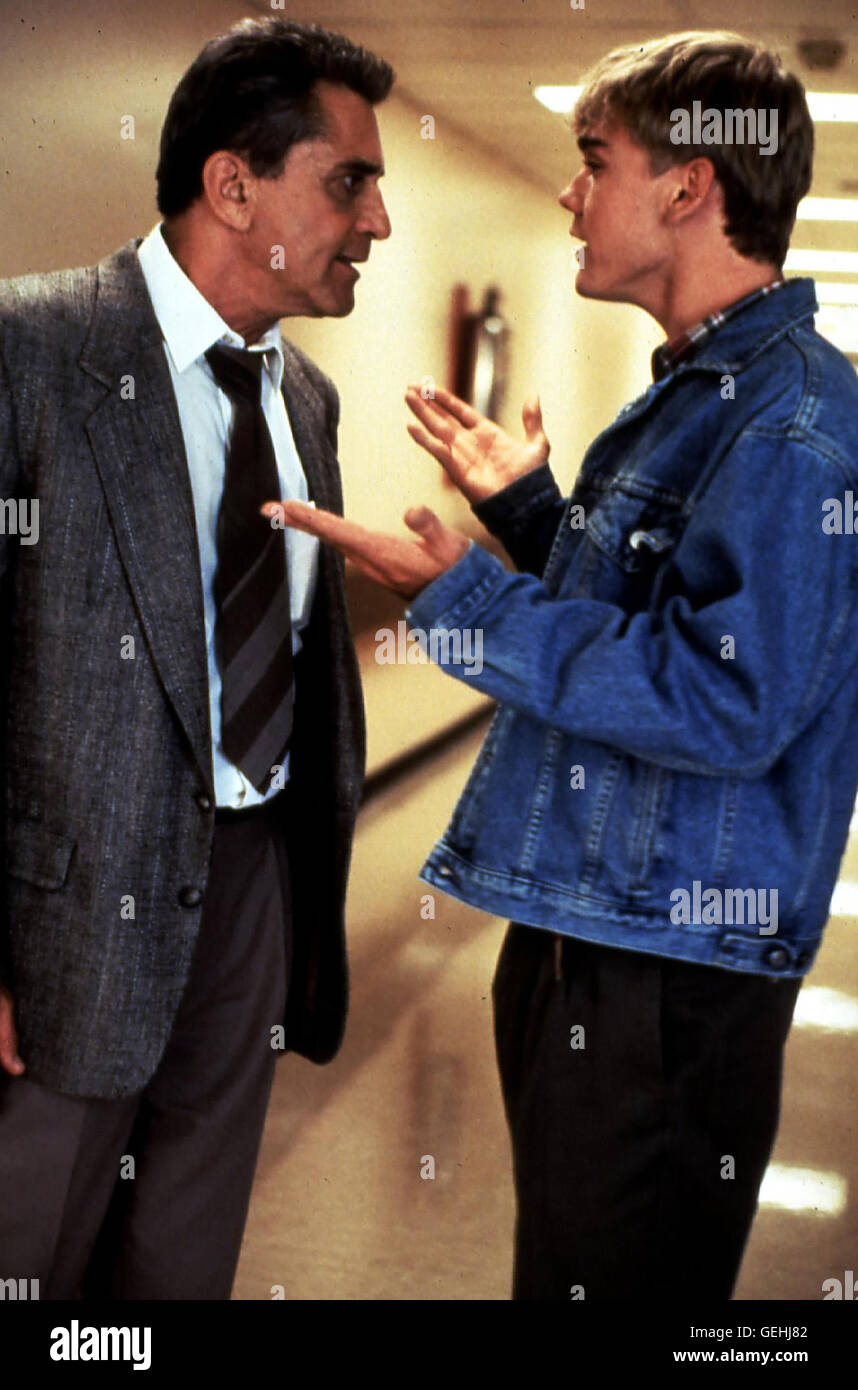 James Farentino, Rick Schroder John Reilly (James Farentino, l) ist Nicht voranzustellen Damit, Dass Sein Sohn Frank (Rick Schroder) Sein College-Studium Unterbrechen will, um Auf Einem Schiff Anzuheuern. Lokalen Caption *** 1992, Miles From Nowhere, Weg Stockfoto