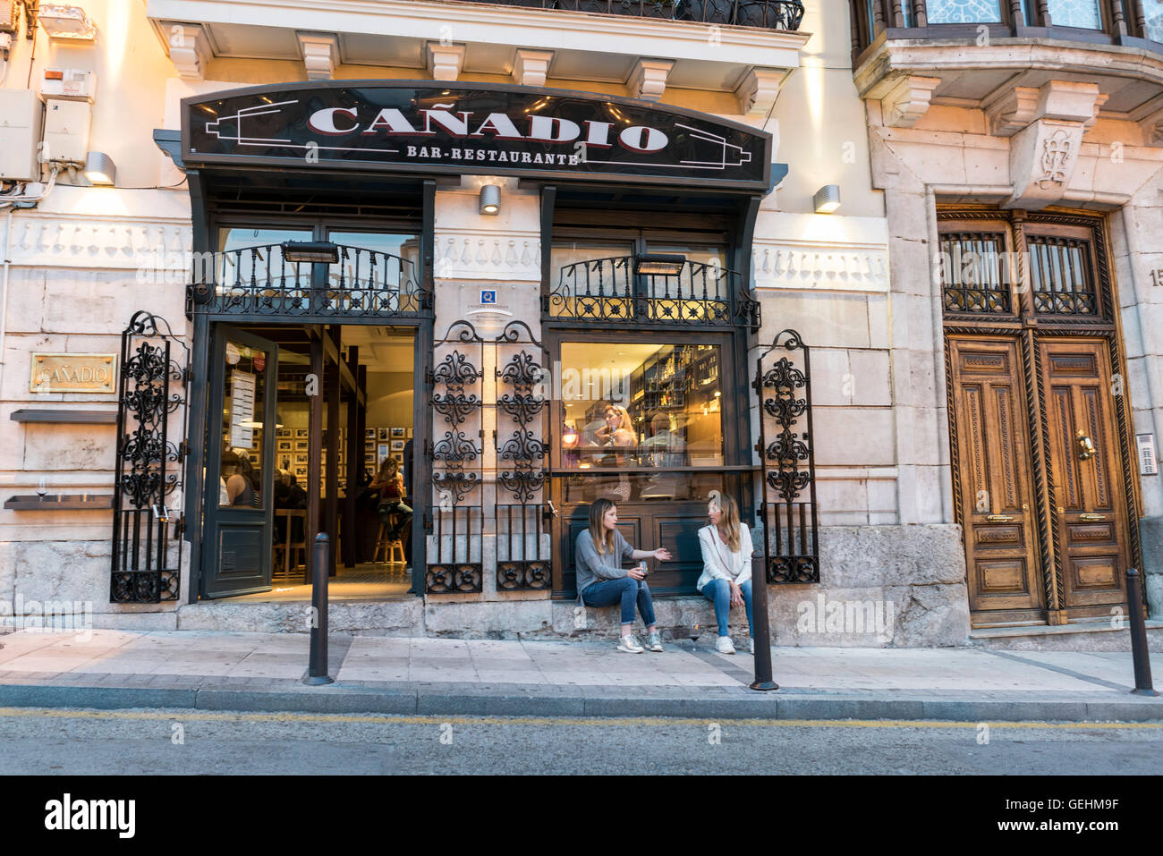 Bar Restaurante Canadio de Plaza de Canadio. Santander. Kantabrien. Spanien Stockfoto