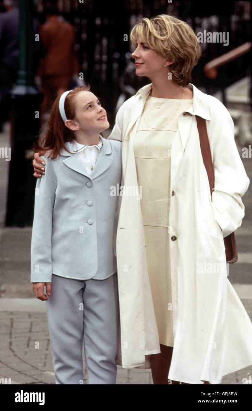 Lindsay Lohan Natasha Richardson Elizabeth Natasha Richardson Bringt Ihre Tochter Annie Lindsay Lohan Zum Bus Der Sie Ins Sommer Camp Bringt Lokalen Caption 1998 Parent Trap Die Ein Zwilling Kommt Selten Allein