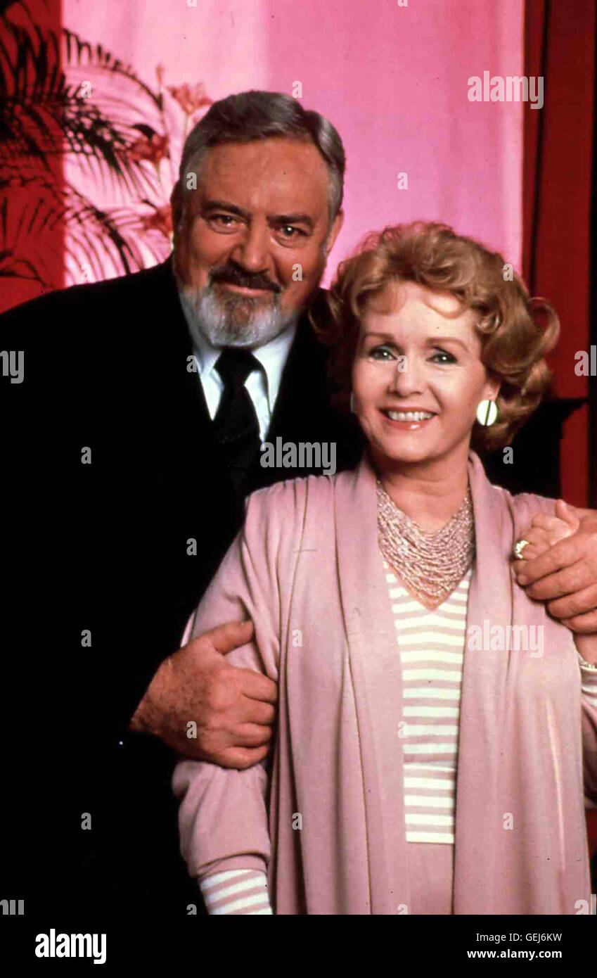 Perry Mason (Raymond Burr), Amanda Cody (Debbie Reynolds) *** lokalen Caption *** 1989, Perry Mason: der Fall der musikalischen Mur, Perry Mason Und Der Musikalische Mord Stockfoto