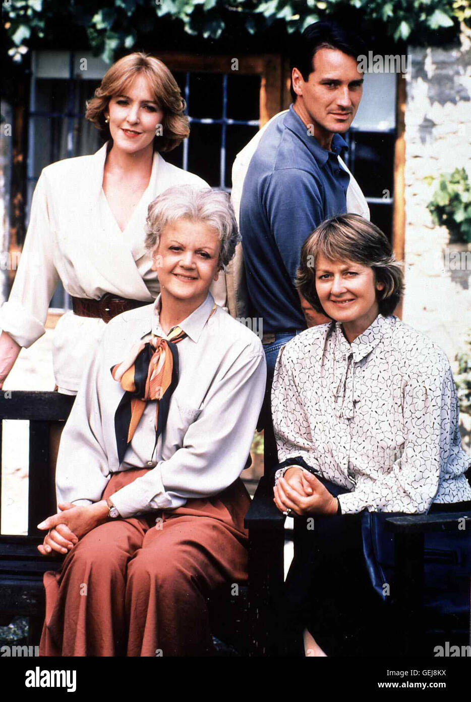 Patricia Hodge, Angela Lansbury, Christopher Bowen, Anna Carteret Nach Einem Herzanfall Beschliesst sterben Witwe Penelope (A. Lansbury), Ihr Leben Zu Ordnen Und sterben Späterfolge Naunheim Zu Ihren Kindern Olivia (P. Hodge), Nancy (A. Carteret) Und Noel (C. Bowen) in Den Griff Zu Bekommen. Lokalen Caption *** 1989, Muschelsucher, Rosamunde Pilcher: Die Muschelsucher Stockfoto