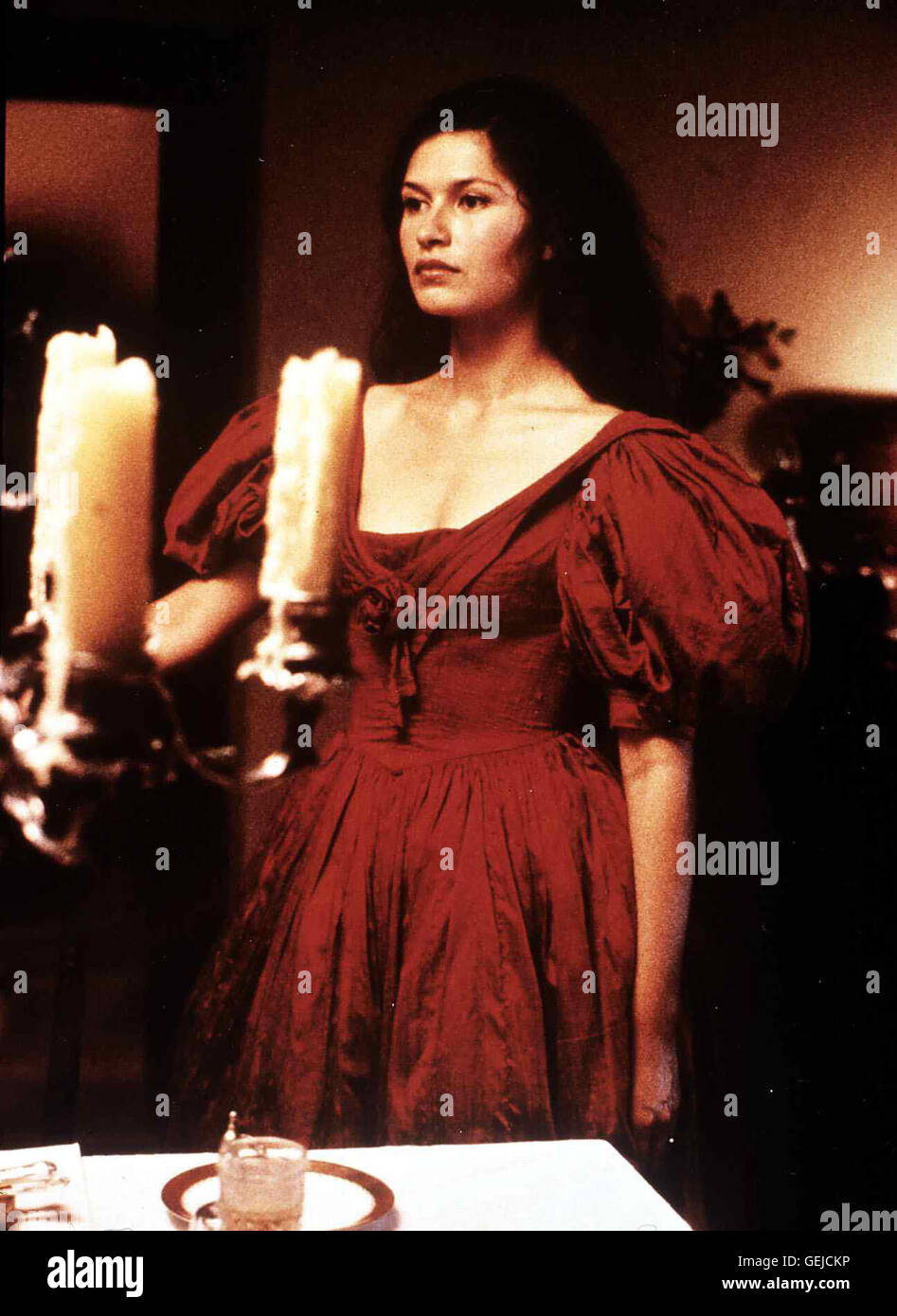 Karina Lombard Als Antoinette (Karina Lombard) Ihren Filmlaufbahn Nach England Begleitet, Scheitert Sie eine Höhle Kulturellen Unvereinbarkeiten. Sie Verfällt, Wie Ihre Mutter, der Einsamkeit Und Dem Wahnsinn. Lokalen Caption *** 1993 Wide Sargasso Sea, Sarga Stockfoto