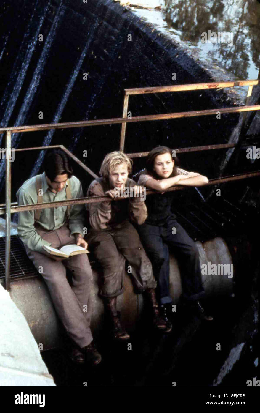 William McNamara, Patricia Arquette, Reese Witherspoon Als sterben Junge Ellie Perkins (Reese Witherspoon) Und Ihr Älterer Bruder Sammy (William McNamara) sterben Verwahrloste Alice (Patricia Arquette, m) Finden, Kümmern Sie Sich Heimlich um Das Mädchen... ** Stockfoto