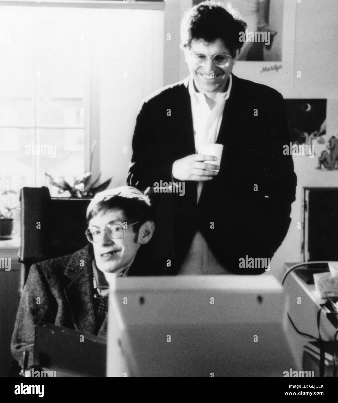 Dokumentarfilm - Leben und Werk der Kosmologe und Astrophysicst Stephen Hawking. 1991. Bild: Stephen Hawking und Regisseur Errol Moris., 1990er, 1990er Jahre, Astrophysiker, kurze Geschichte der Zeit, A, Brite/Britin, Dokumentarfilm, Dokumentation, Film, Kosmologe, aktuellen Stockfoto