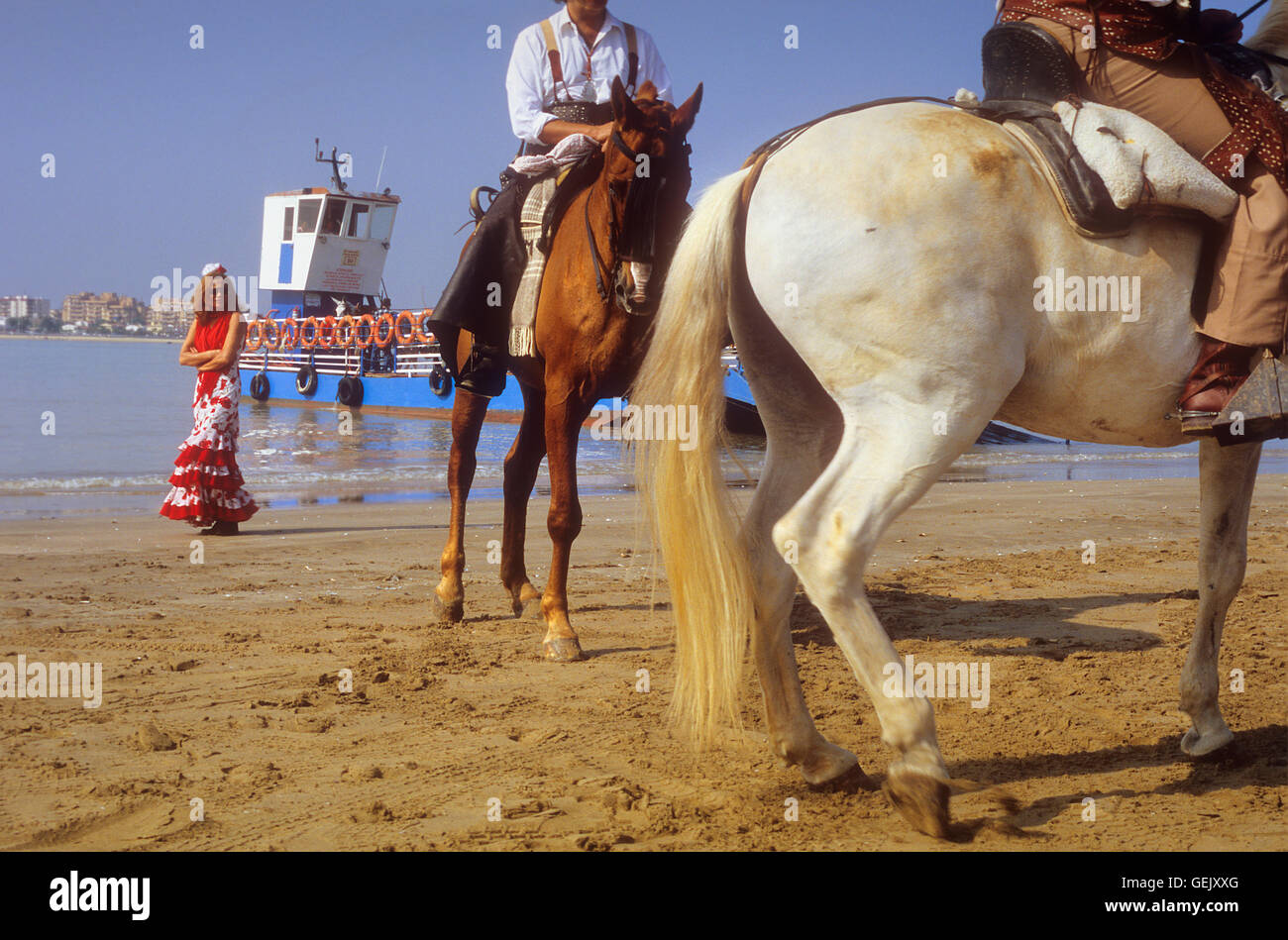 Pilger in Punta de Malandar, Romeria del Rocio, Pilger auf ihrem Weg durch den Nationalpark Doñana Wallfahrt von Sanlúcar Stockfoto