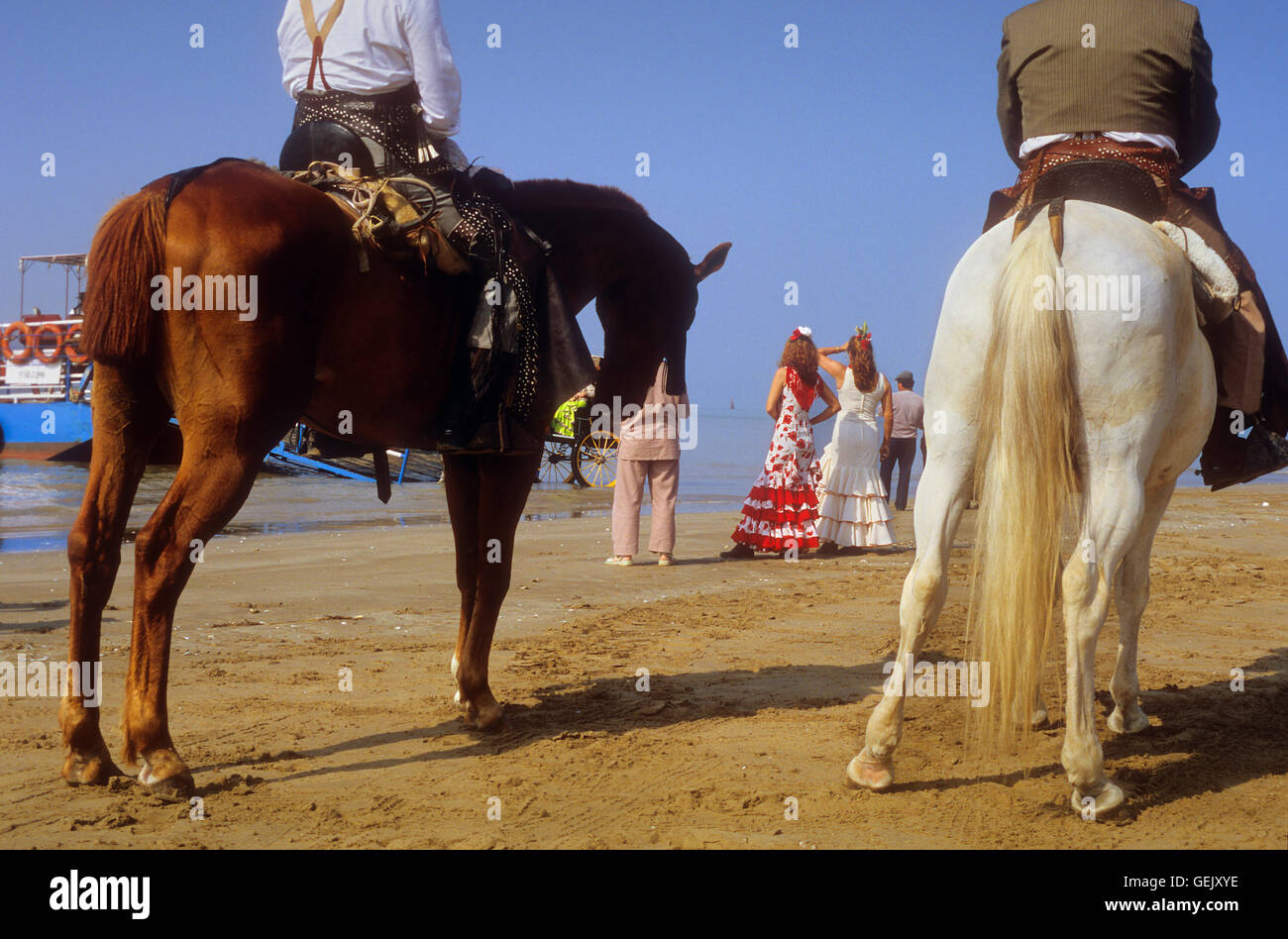Pilger in Punta de Malandar, Romeria del Rocio, Pilger auf ihrem Weg durch den Nationalpark Doñana Wallfahrt von Sanlúcar Stockfoto