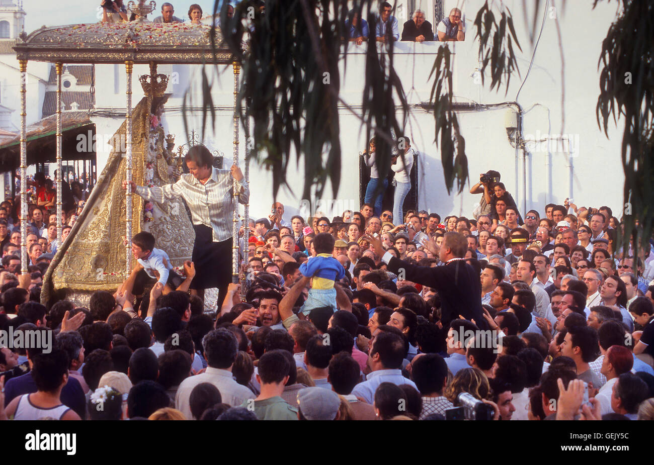 Wallfahrt, Pilgerfahrt, in El Rocío, Blanca Paloma virgin Prozession, Almonte, Provinz Huelva, Spanien Stockfoto
