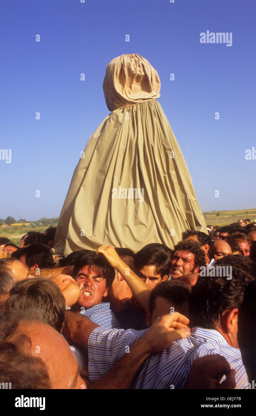 El Rocío Wallfahrt Wallfahrt, spezielle Prozession, alle sieben Jahre reist der Jungfrau von el Rocío von El Rocío in Almonte wh Stockfoto