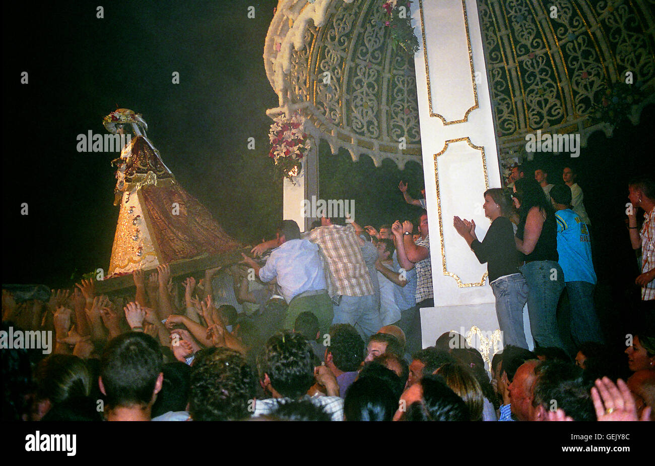 El Rocío Wallfahrt Wallfahrt, spezielle Prozession, alle sieben Jahre reist die Jungfrau von El Rocío in Almonte, wo er verbringen Stockfoto
