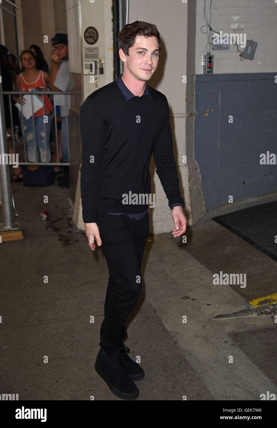 Logan Lerman Beruhmtheit Candids Di Paparazziec Stockfotos Und Bilder Kaufen Alamy