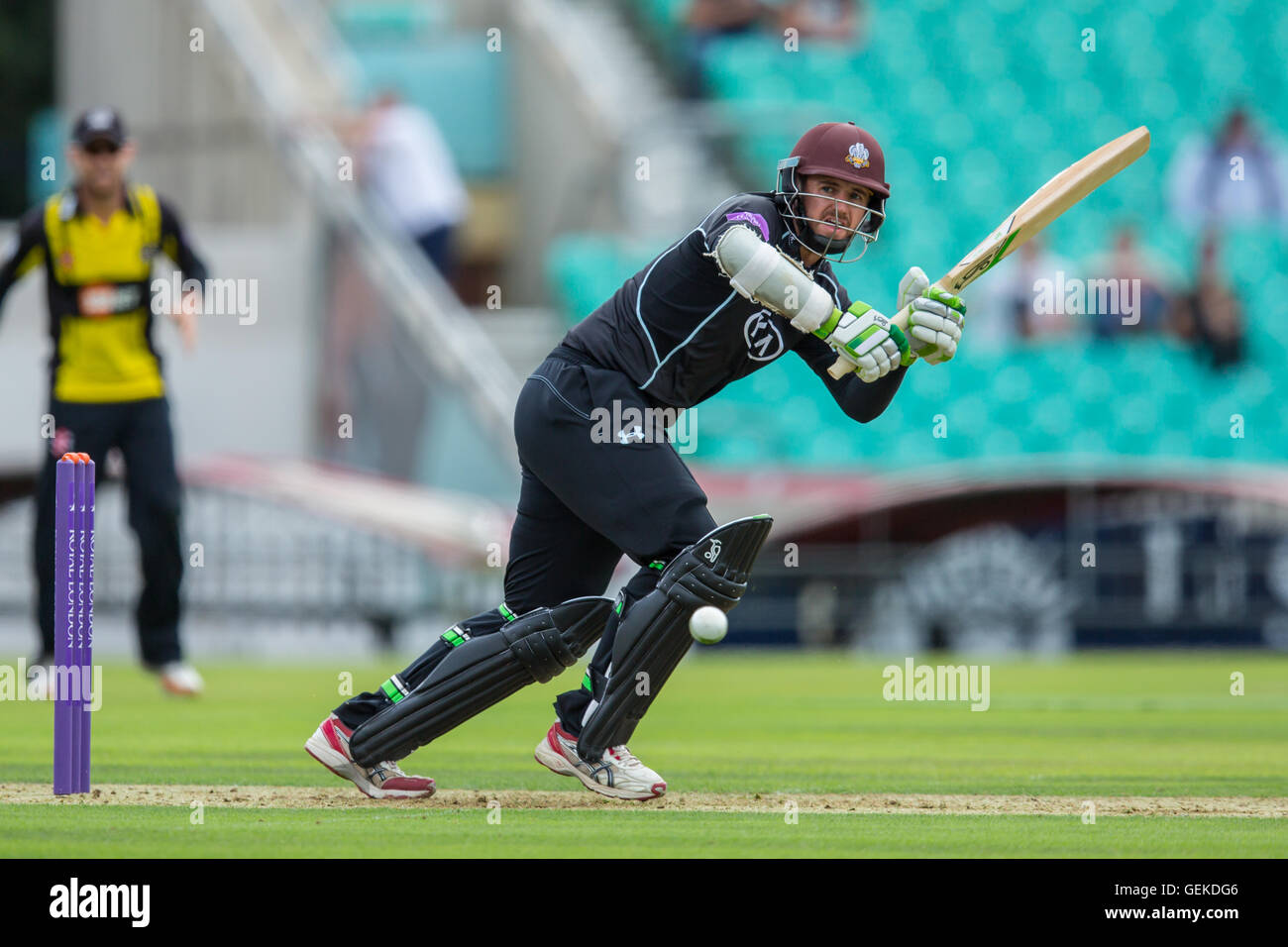 London, UK. 27. Juli 2016. Steve Davies mit der Wimper für Surrey in Royal London-eines Tages-Cup-Spiel gegen Gloucestershire an das Oval. Bildnachweis: David Rowe/Alamy Live-Nachrichten Stockfoto