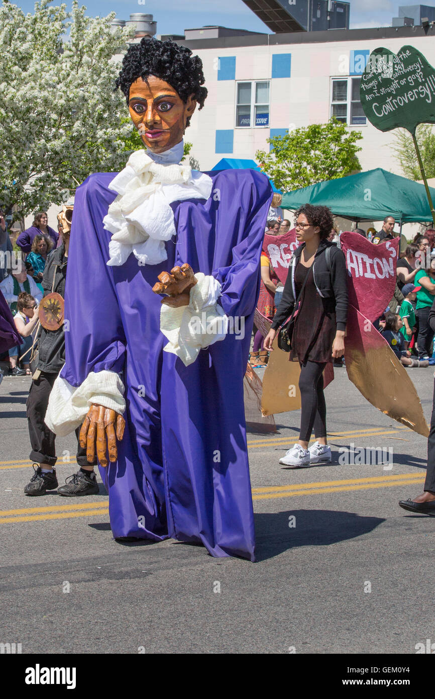 Überlebensgroße Figur des Musikers Prince im Herzen der Bestie Theater May Day Parade in Minneapolis, Minnesota Stockfoto