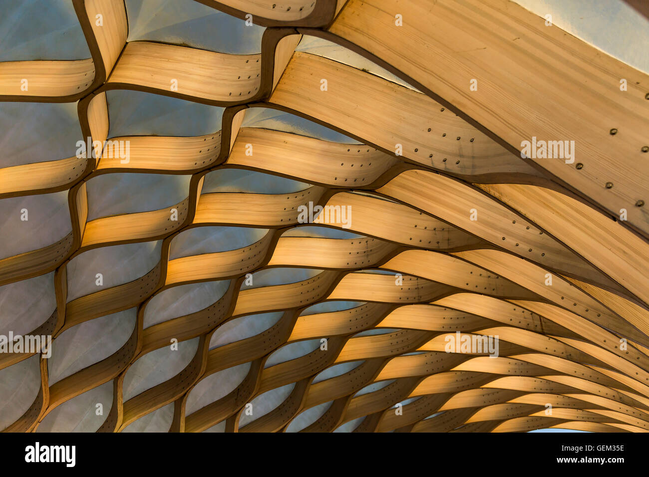 Chicago, USA - Mai 2015. Kurvenreiche Holzpavillon im Lincoln Park Zoo; eine schöne Skulptur von Studio Gang Architektur. Stockfoto