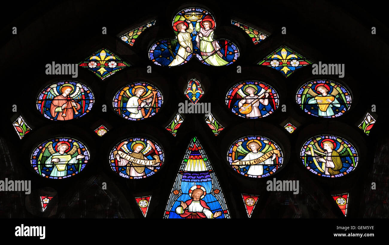 Musizierende Engel, alte Hunstanton Glasfenster, Detail der Engel mit mittelalterlichen Musikinstrumenten durch Frederick Preedy Stockfoto
