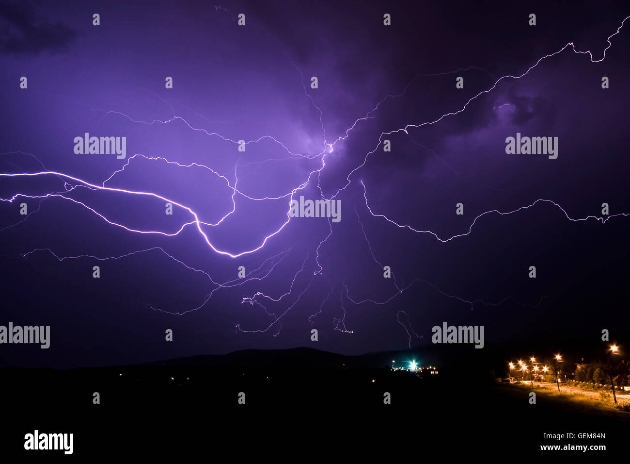 Blitz In Der Nacht Fotos Und Bildmaterial In Hoher Aufl sung Alamy blitz-in-der-nacht-fotos-und-bildmaterial-in-hoher-aufl-sung-alamy