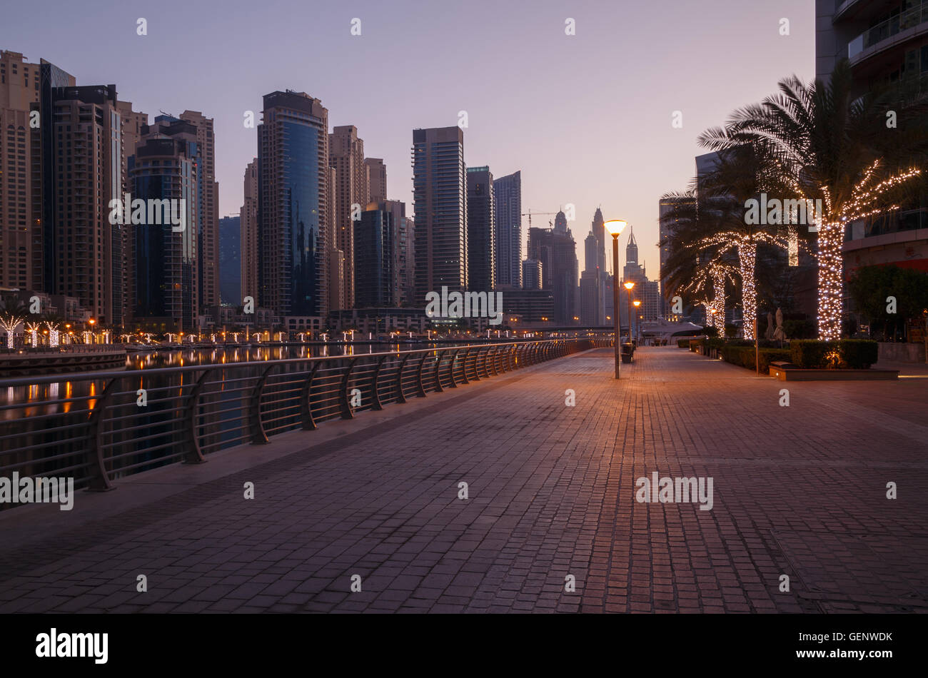 Anblick des Marina-Viertels in Dubai am Morgen Stockfoto