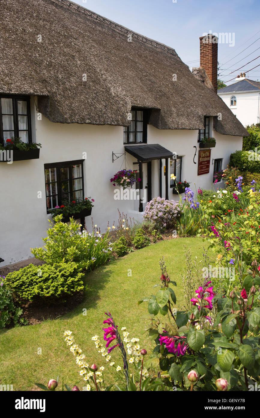 Großbritannien, England, Devon, Sidmouth, Hang Road, The Old Farmhouse thatched Cottage-Garten Stockfoto