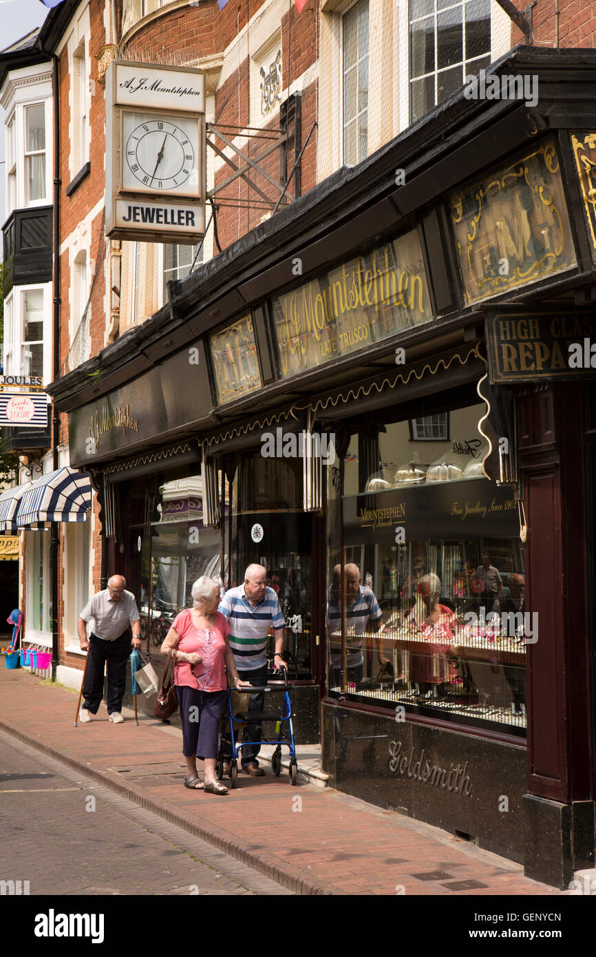 Großbritannien, England, Devon, Sidmouth, New Street, Mountstephen Juwelierladen, mit alten vergoldeten Schild Stockfoto