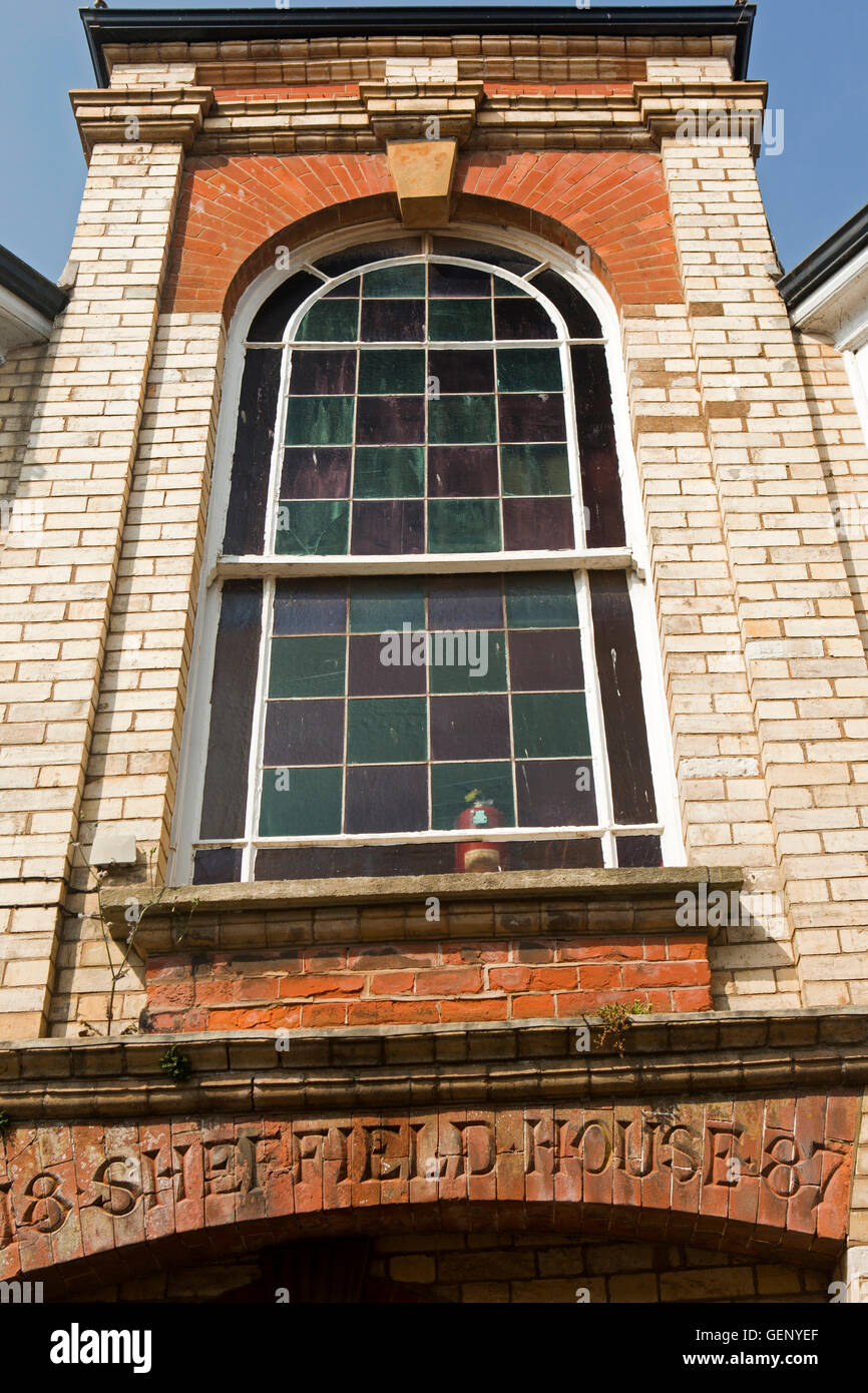 Großbritannien, England, Devon, Sidmouth, Church Street, gewölbte Fenster 1887 Sheffield Hausbau Stockfoto