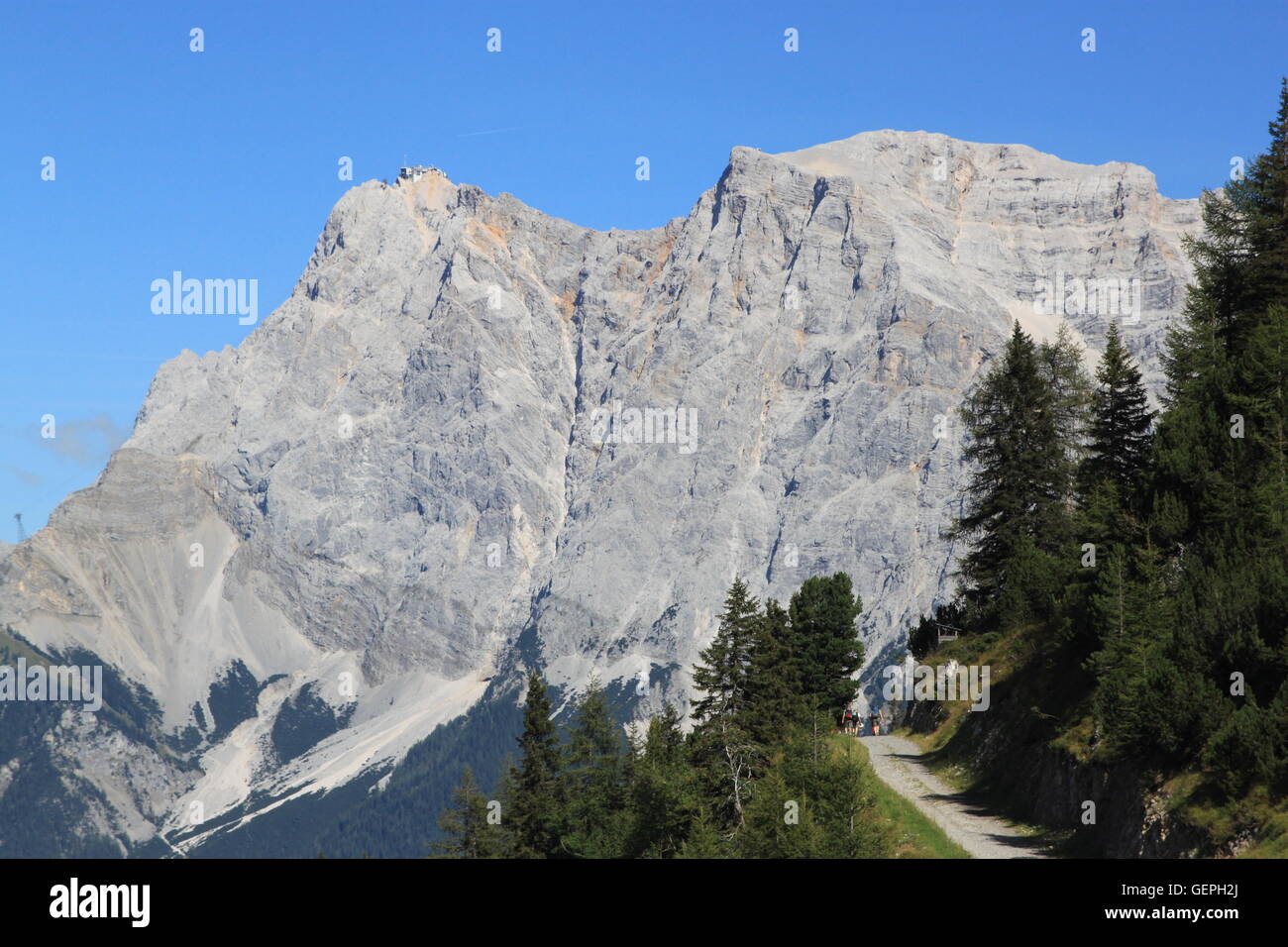 Geographie / Reisen, Österreich, Tirol, Außerfern, Tiroler Zugspitz Arena in der Nähe von Ehrwald, am Grubigstein, Zugspitze, Wetterstein, Wanderer, Stockfoto