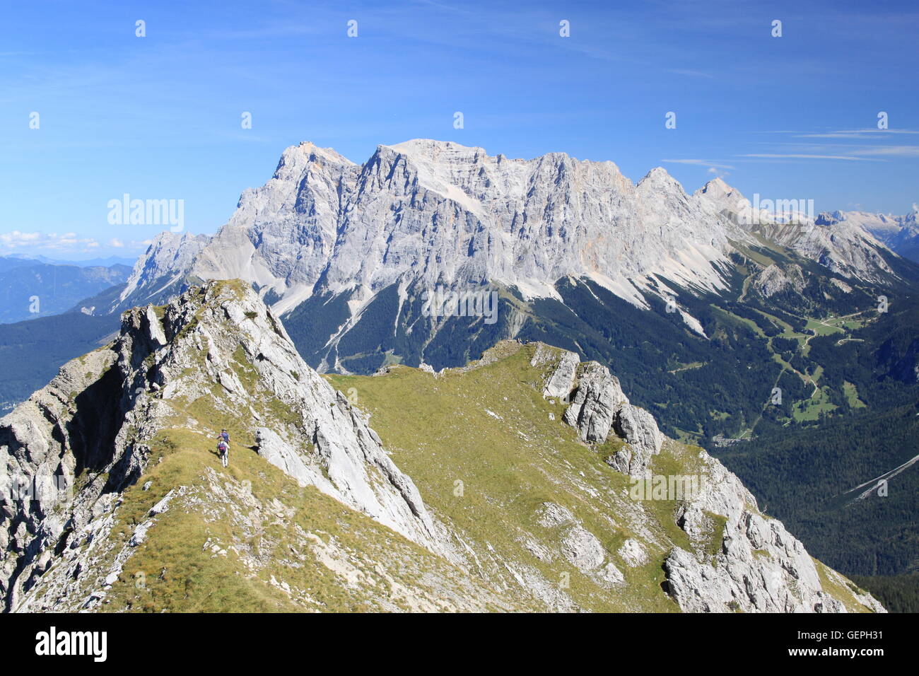 Geographie / Reisen, Österreich, Tirol, Außerfern, Tiroler Zugspitz Arena in der Nähe von Ehrwald, Grubigstein, Zugspitze, Wetterstein, Wanderer, Stockfoto