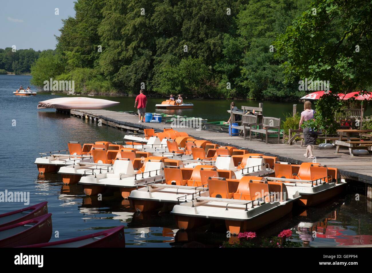 Germany pedal boat for hire -Fotos und -Bildmaterial in hoher Auflösung –  Alamy