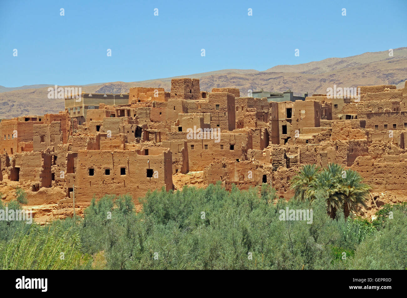 Geographie / Reisen, Marokko, Tinghir, teilweise verfallene Haus in der Oasenstadt Region Souss-Massa-Daraa, Stockfoto