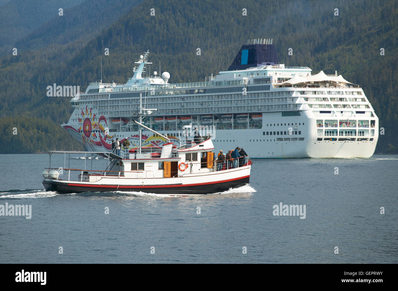 Kanadische Kreuzfahrtschiff in der Johnstone Strait. Vancouver. Britisch-Kolumbien. Kanada Stockfoto