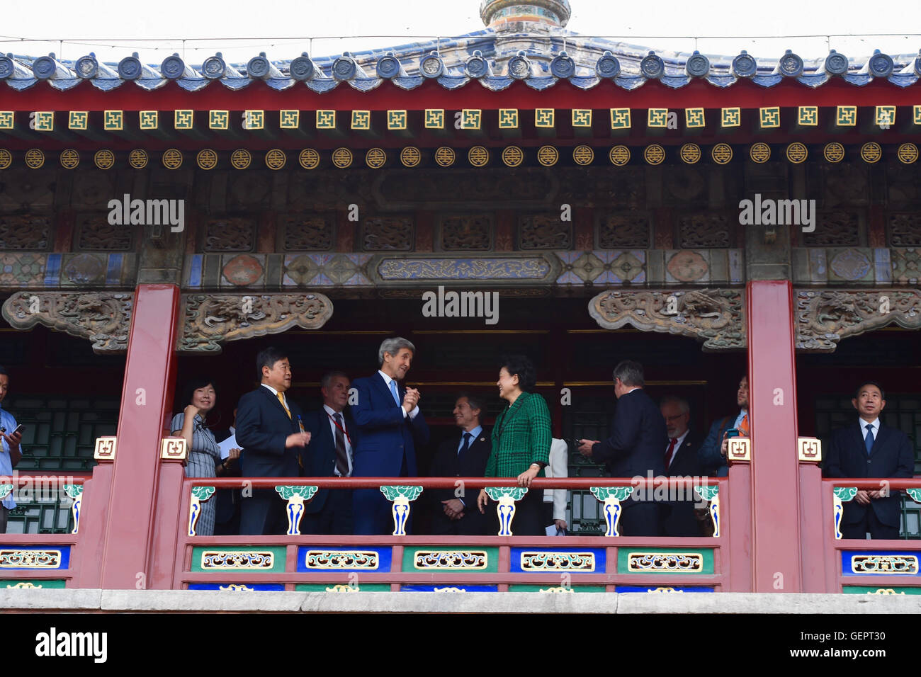 Secretary Kerry und chinesische VizePremier Liu Stand in einer Pagode