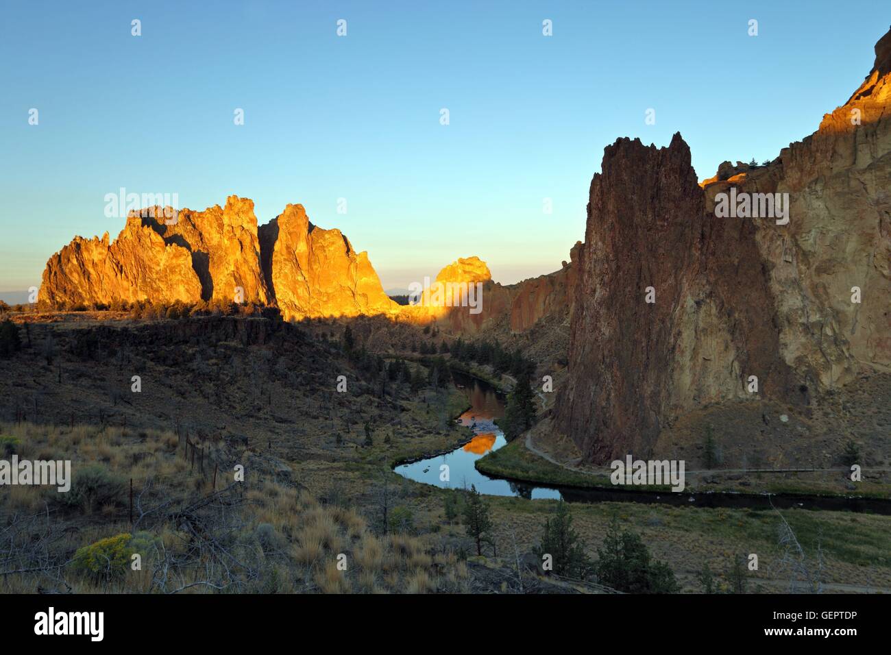 Geographie / Reisen, USA, Oregon, Smith Rock Gruppe, Sonnenaufgang, Crooked River Smith Rock State Park, Stockfoto