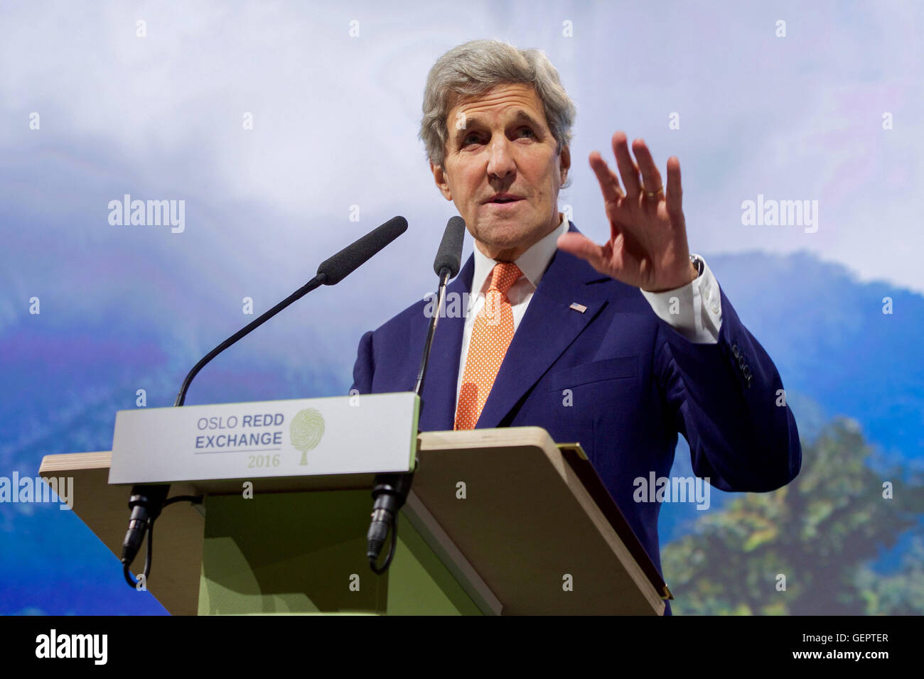 Secretary Kerry liefert Bemerkungen zu reduzierenden Emissionen aus Entwaldung und Schädigung von Wäldern REDD () Konferenz in Oslo Stockfoto