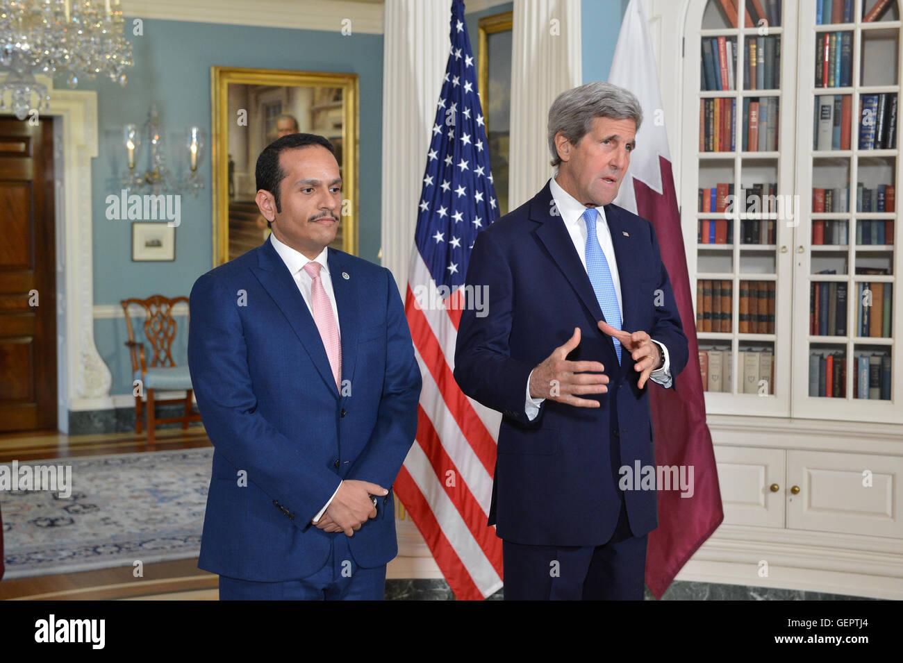 Secretary Kerry liefert Bemerkungen mit katarischen Außenminister Scheich Mohammed bin Abdulrahman al-Thani Stockfoto