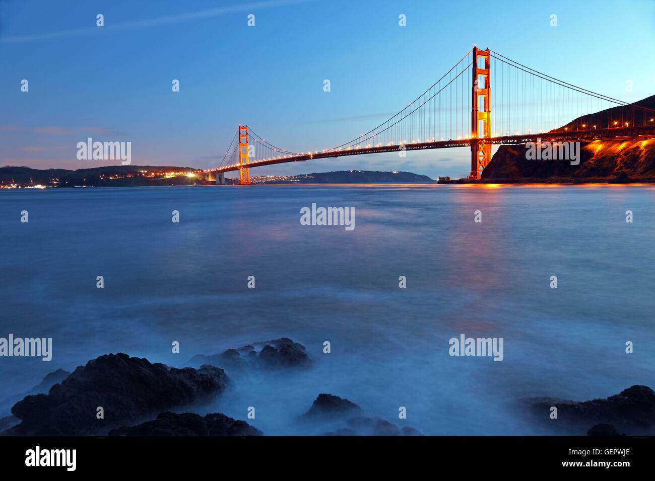 Geographie / Reisen, USA, California, Golden Gate Bridge, Fort Baker, Nachtaufnahme, San Francisco, Stockfoto