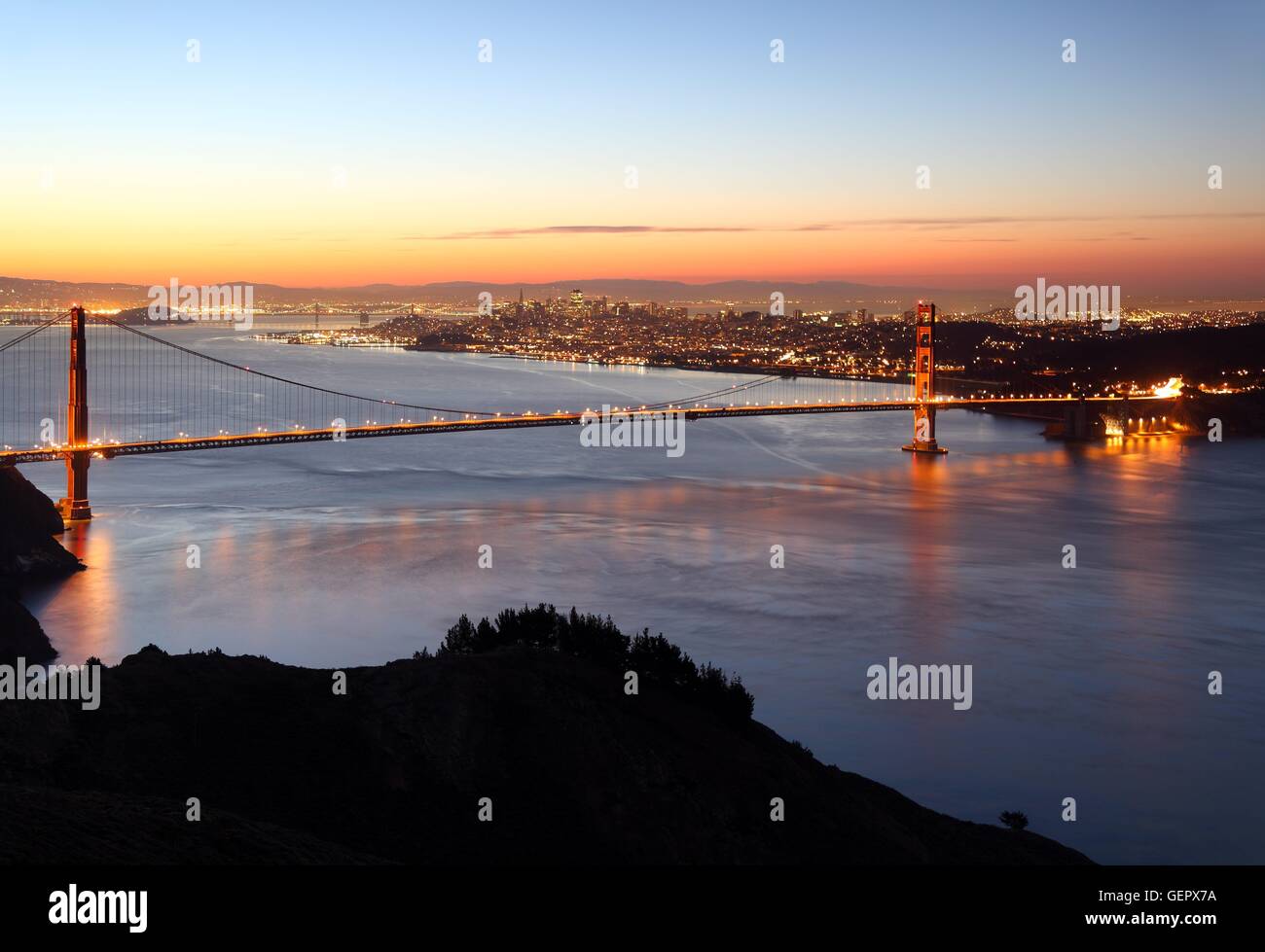 Geographie / Reisen, USA, California, Golden Gate Bridge bei Nacht, Marine Landzungen, Golden Gate NRA, San Francisco, Stockfoto